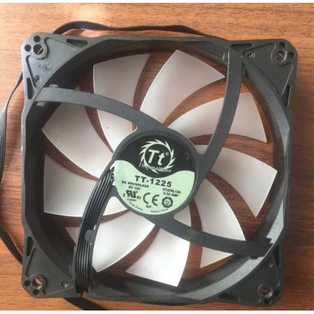 فن 12 ولت 0.30 آمپر اورجینال ترمالتیک (Thermaltake) بلبرینگی سایز 2.5*12*12